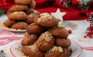 Θεϊκά μελομακάρονα για γλυκές, μελένιες γιορτές